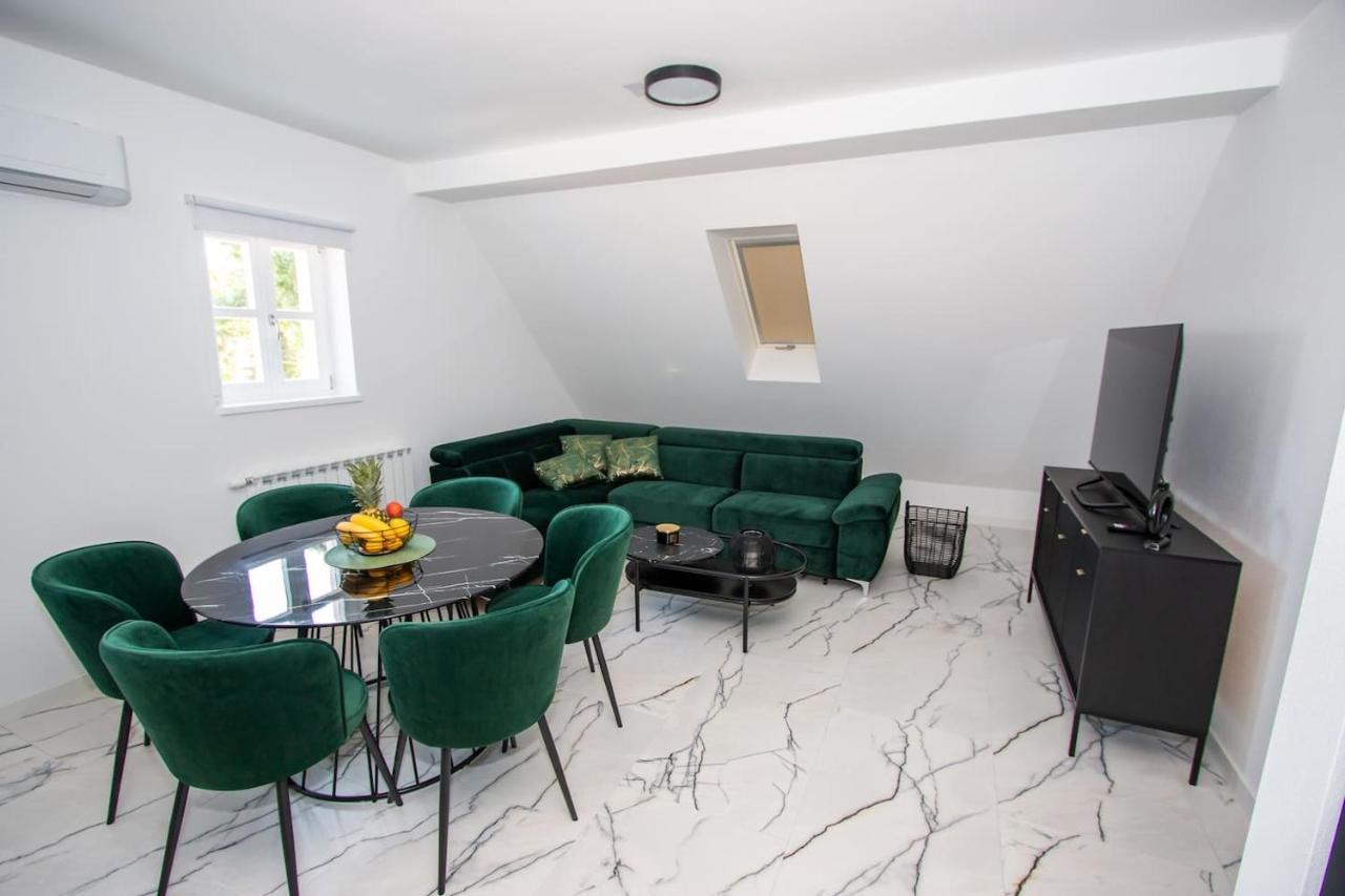 Apartmani Kac Károlyváros Kültér fotó